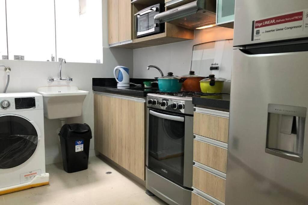 2- Amplio Departamento Remodelado En Miraflores 리마 외부 사진